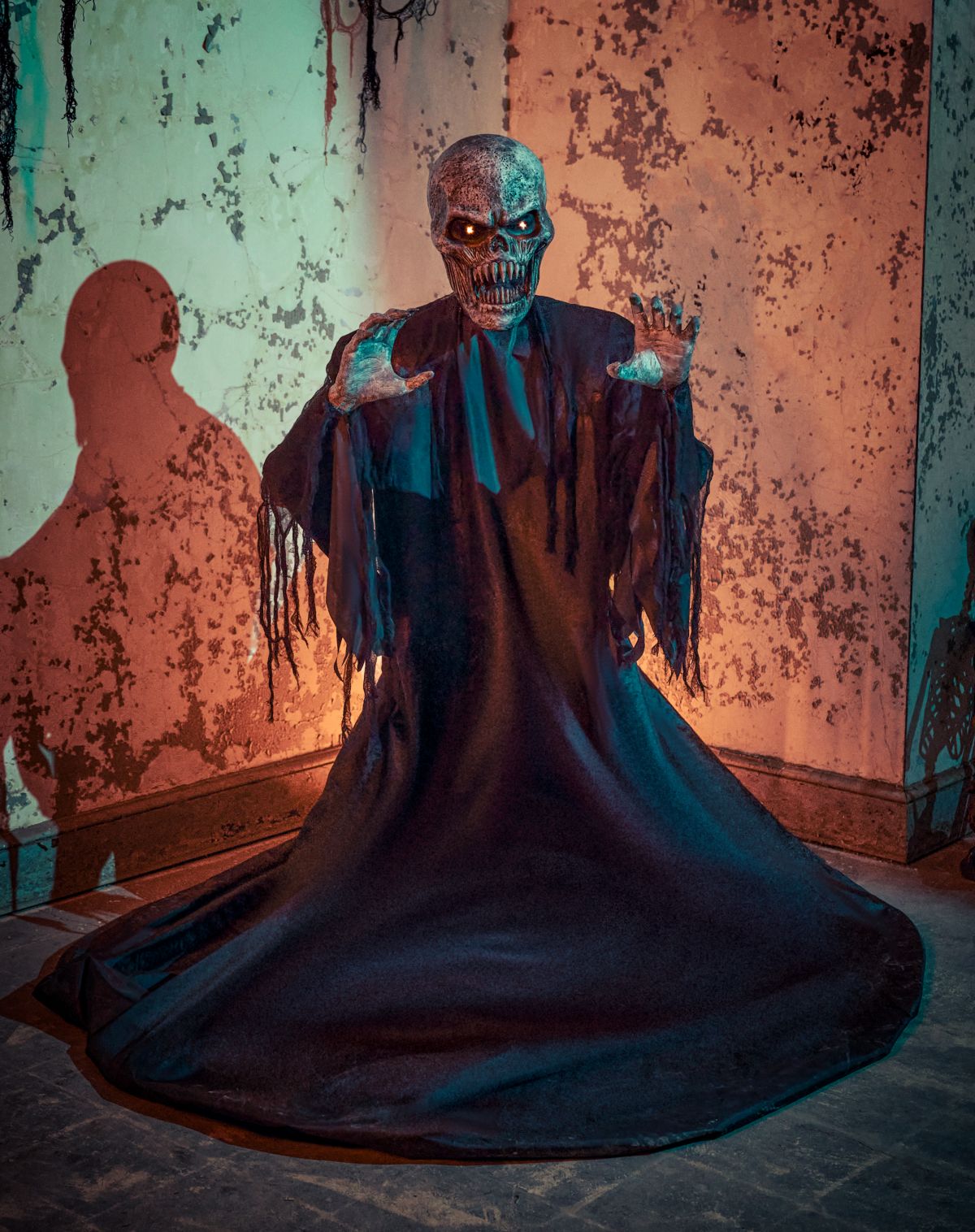 8 Ft 9 In Mr. Dark Animatronic